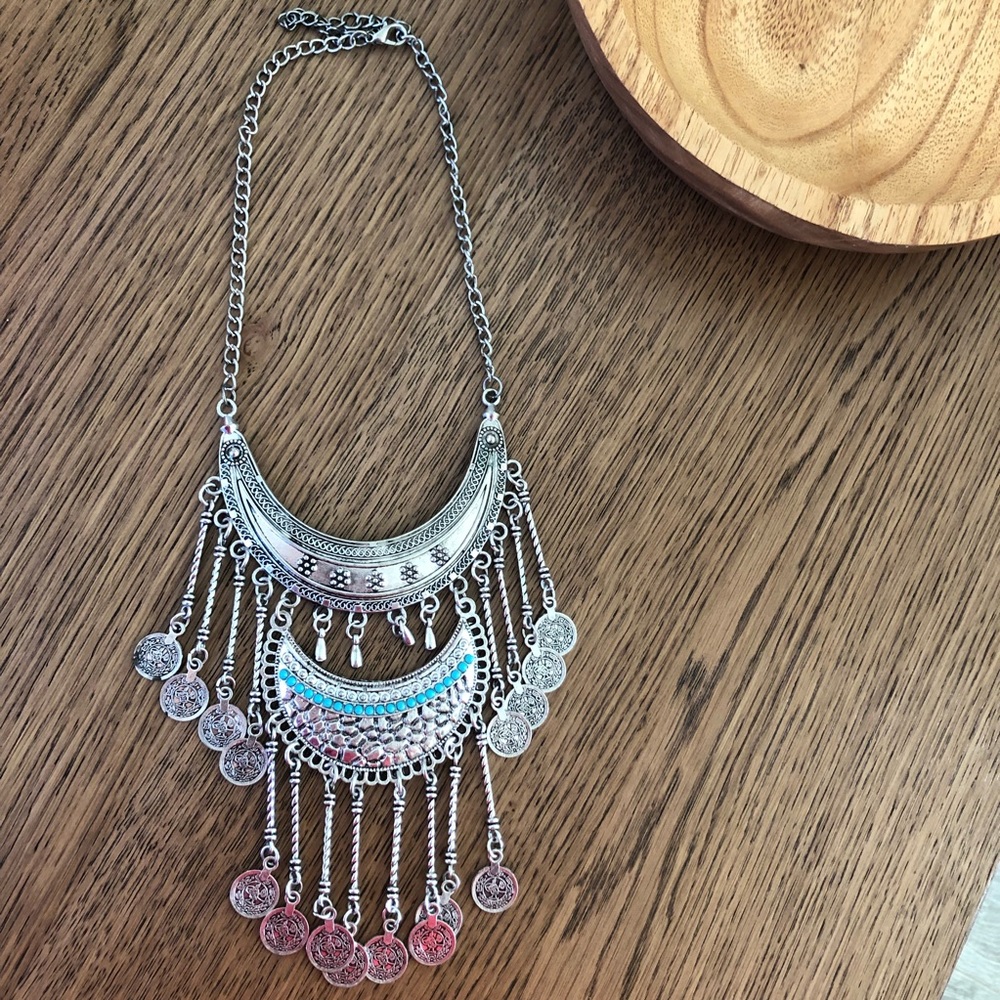 NWOT Oriental necklace with coin design